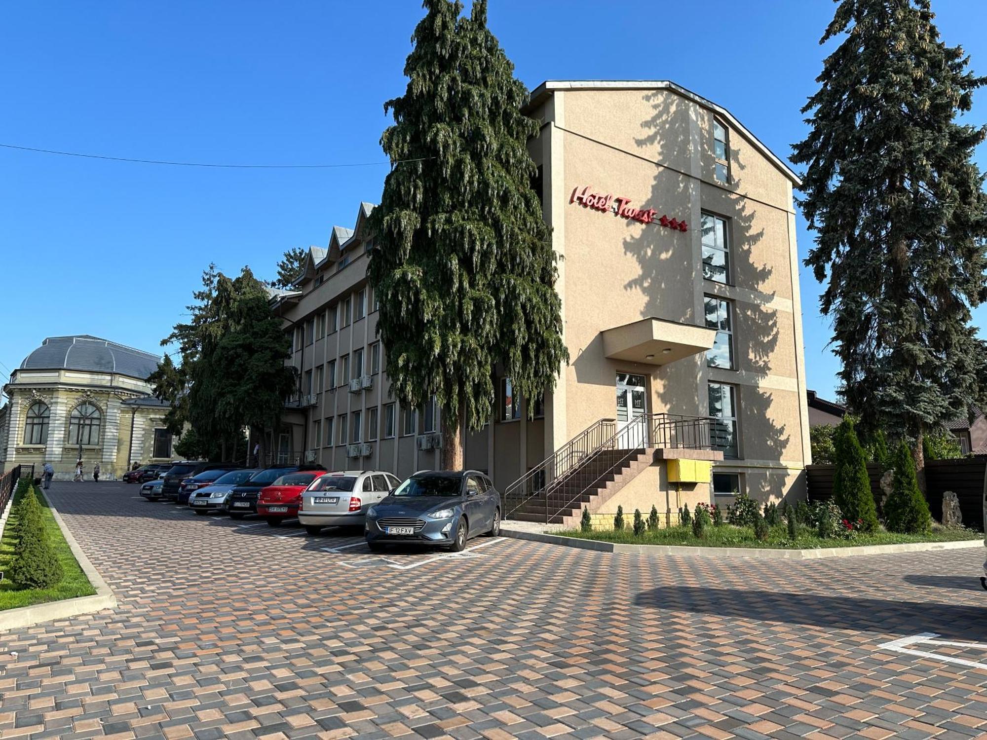 Hotel Turist Falticeni Exterior photo
